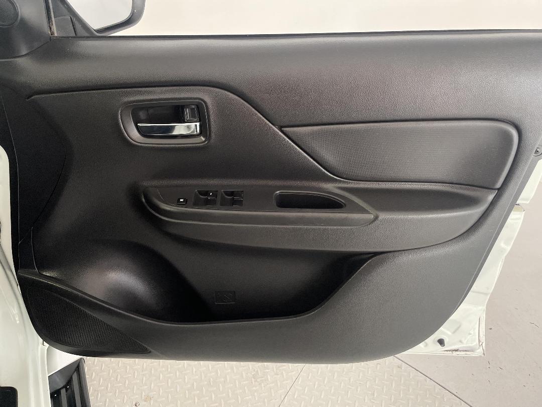 Photo '15' of Mitsubishi Triton Photo '15' of Mitsubishi Triton