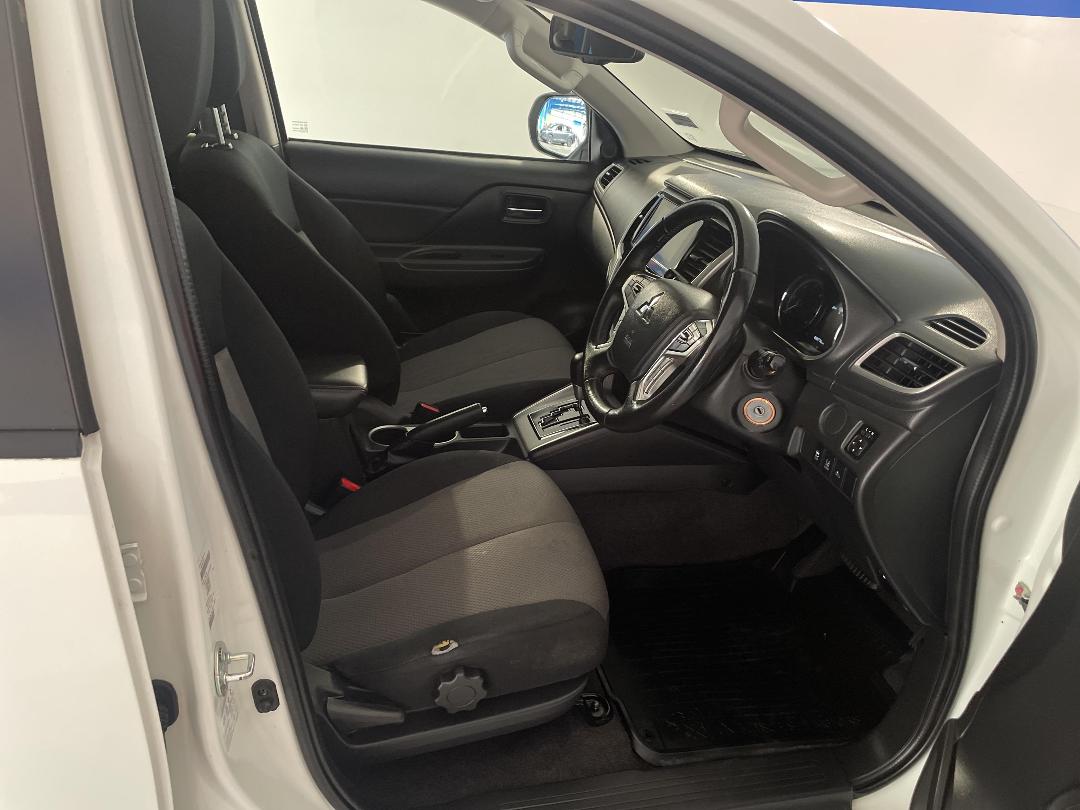 Photo '16' of Mitsubishi Triton Photo '16' of Mitsubishi Triton