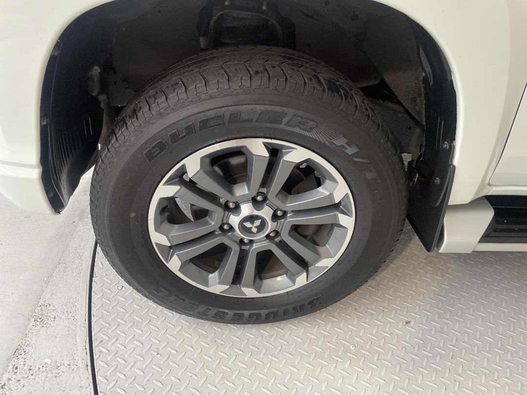 Photo '10' of Mitsubishi Triton