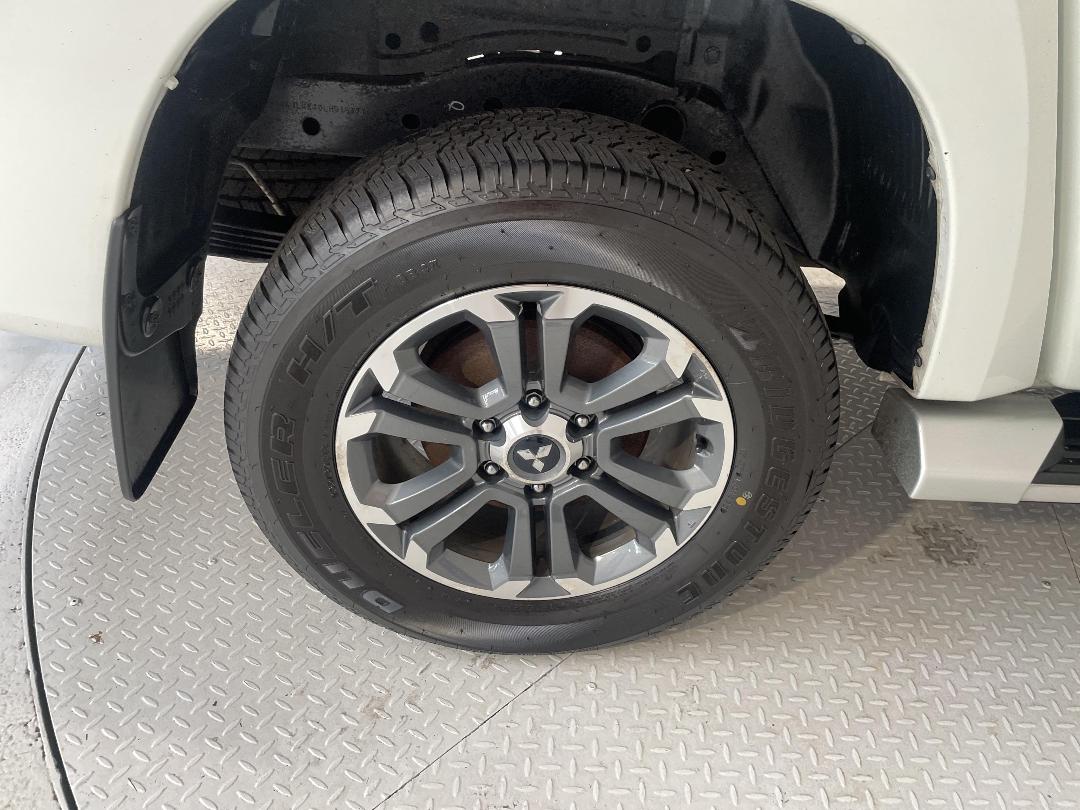 Photo '12' of Mitsubishi Triton