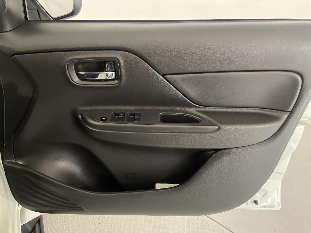 Photo '15' of Mitsubishi Triton