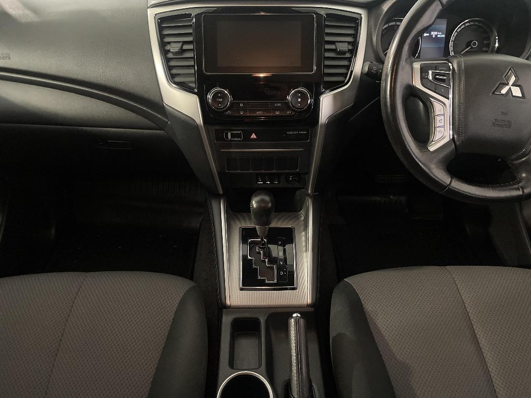 Photo '18' of Mitsubishi Triton