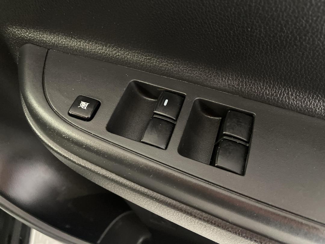 Photo '24' of Mitsubishi Triton