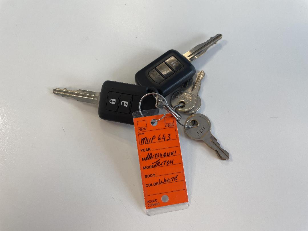 Photo '22' of Mitsubishi Triton