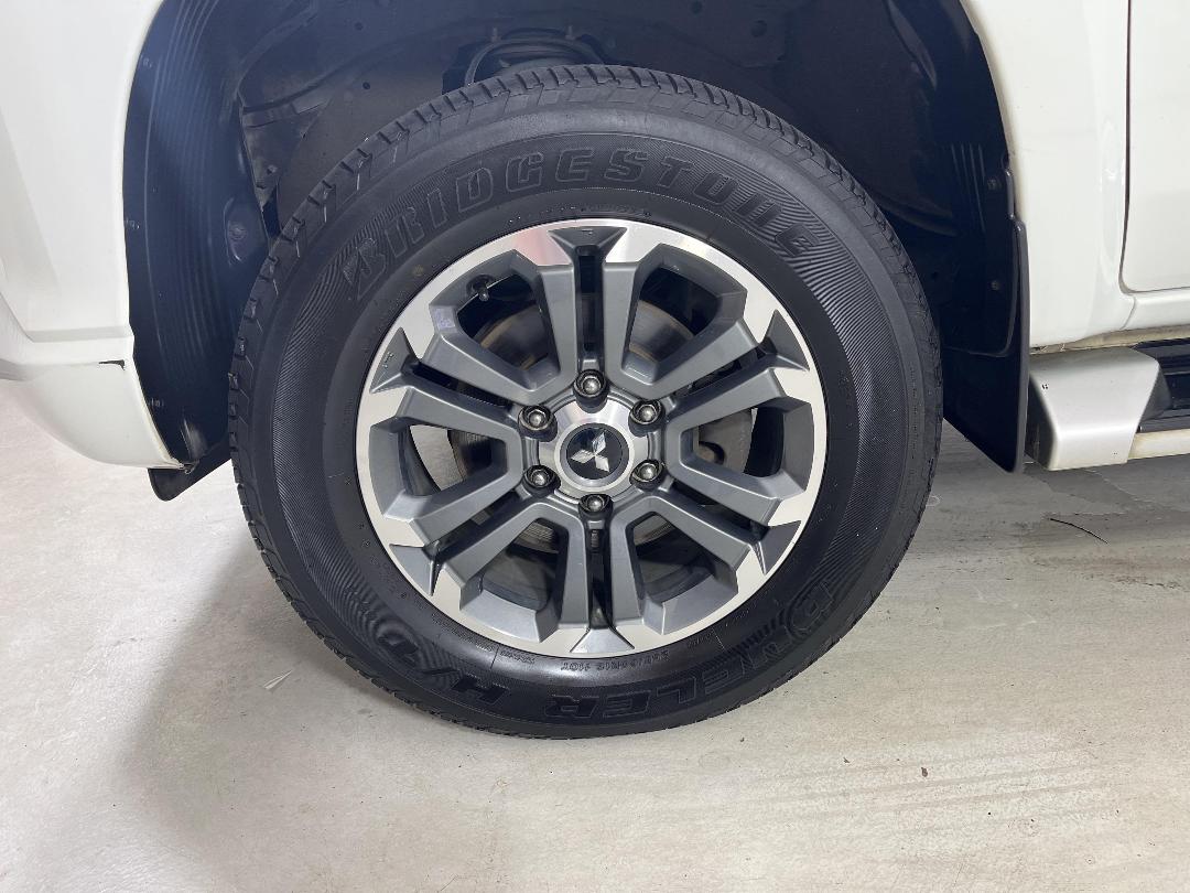 Photo '10' of Mitsubishi Triton