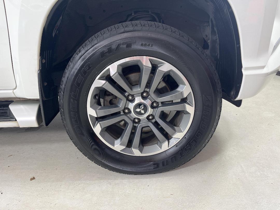 Photo '9' of Mitsubishi Triton