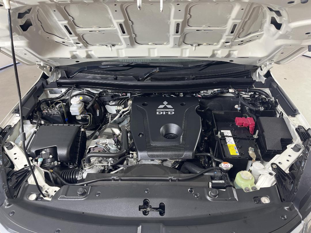 Photo '13' of Mitsubishi Triton