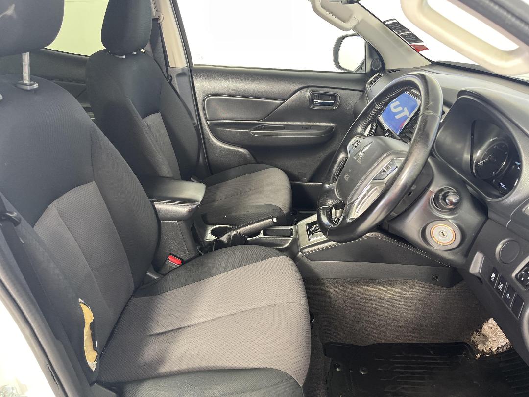 Photo '16' of Mitsubishi Triton