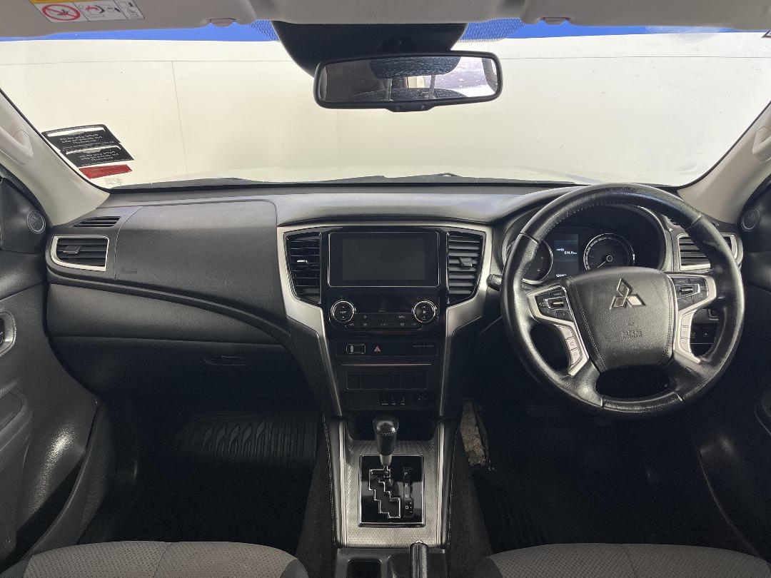 Photo '17' of Mitsubishi Triton