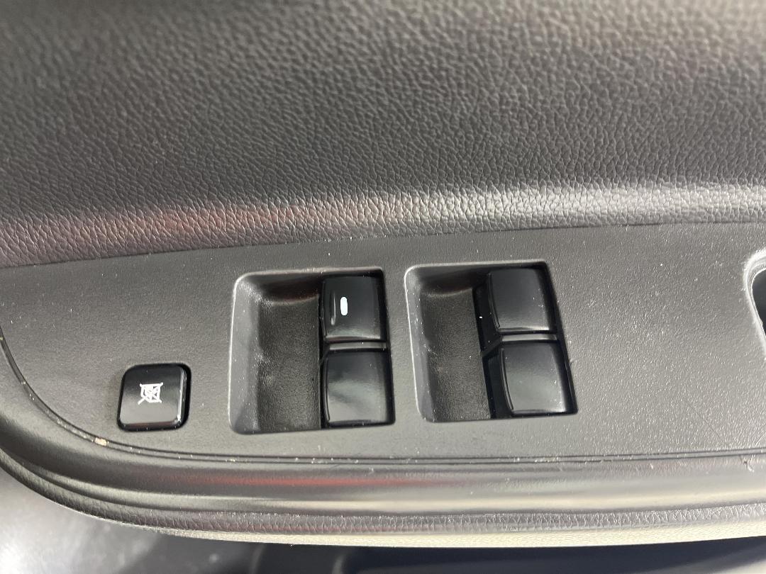 Photo '23' of Mitsubishi Triton