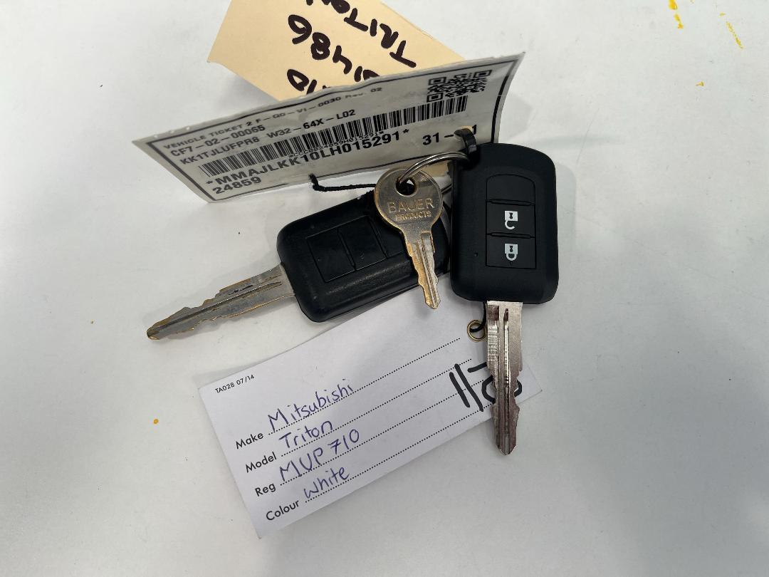 Photo '22' of Mitsubishi Triton