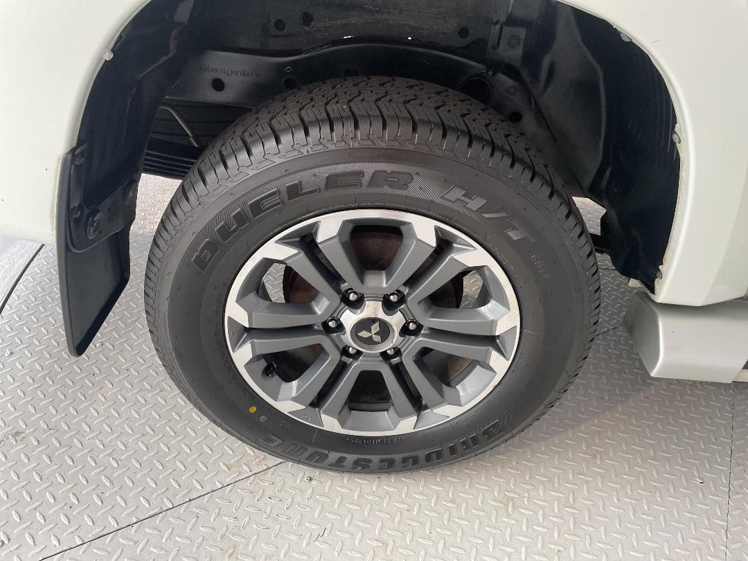 Photo '12' of Mitsubishi Triton