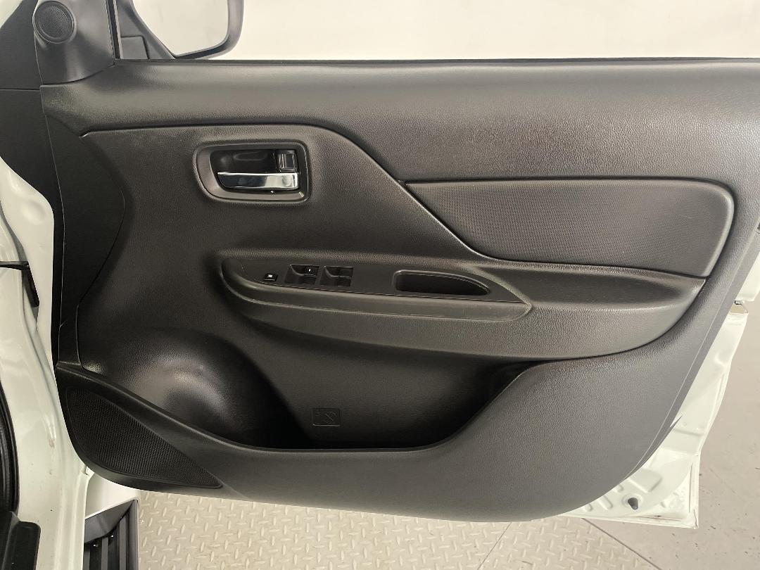 Photo '15' of Mitsubishi Triton