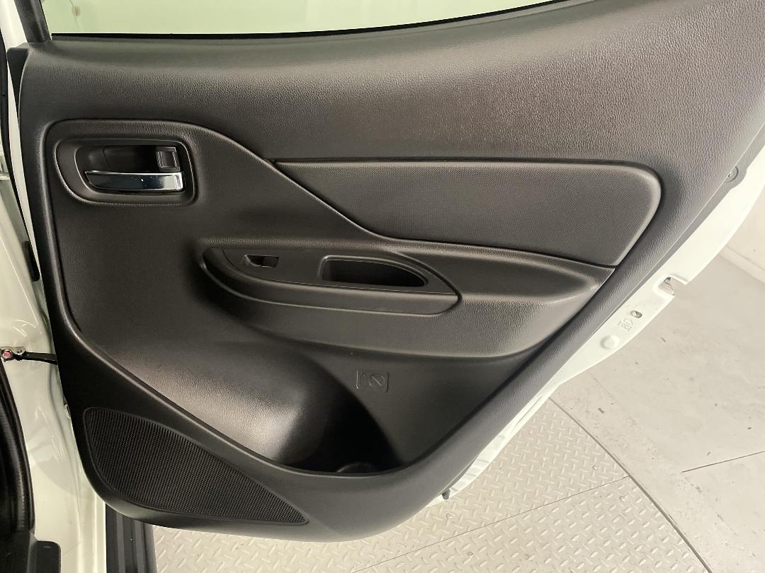 Photo '19' of Mitsubishi Triton