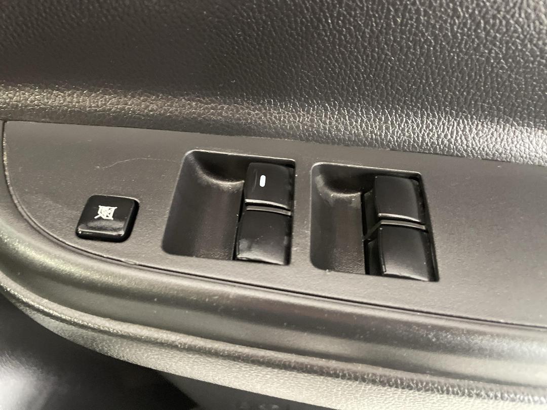 Photo '24' of Mitsubishi Triton