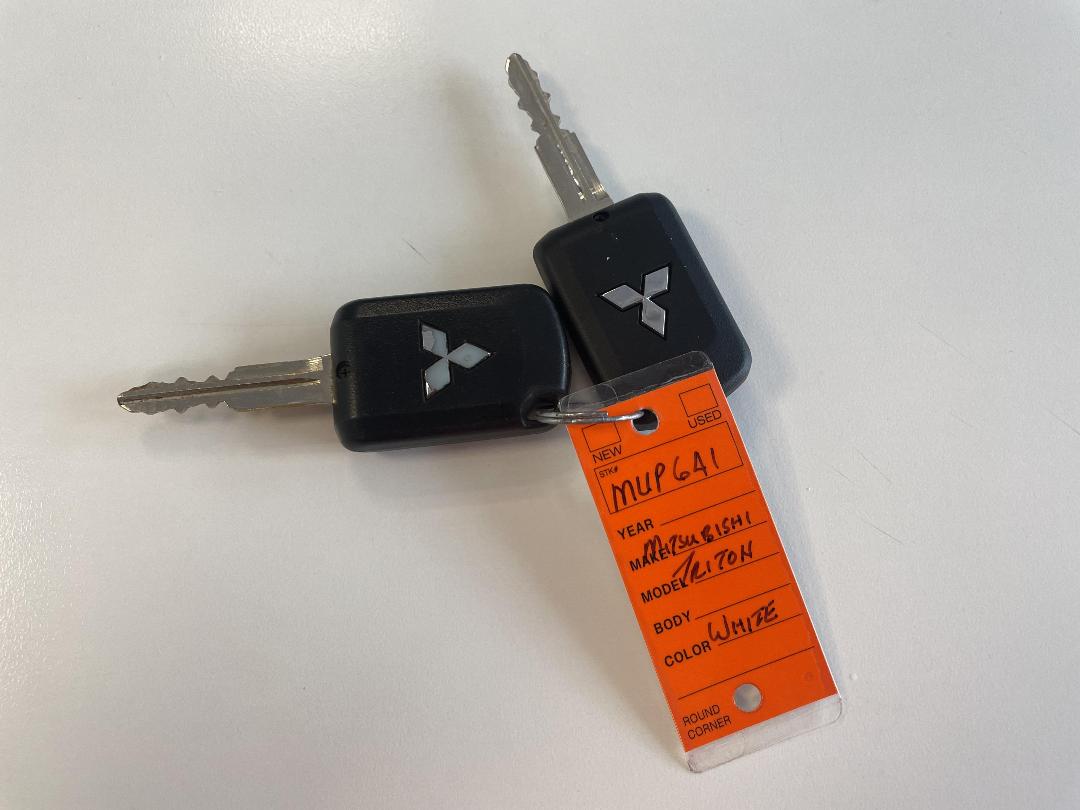 Photo '22' of Mitsubishi Triton