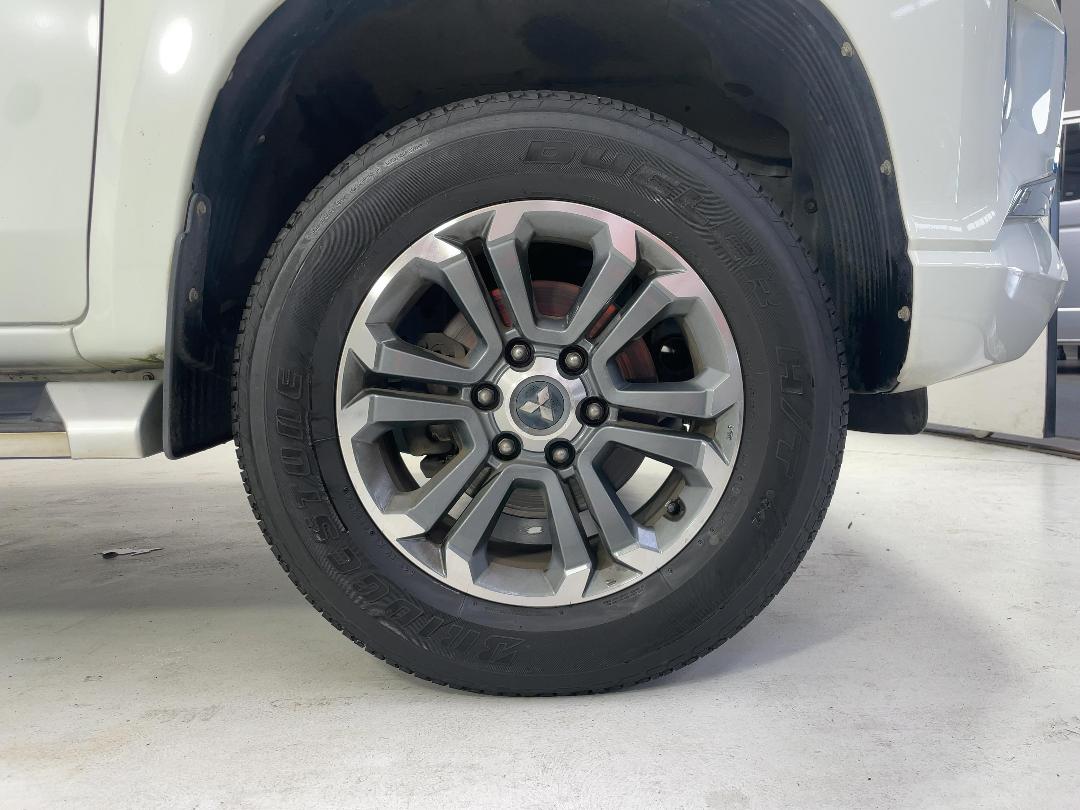 Photo '9' of Mitsubishi Triton