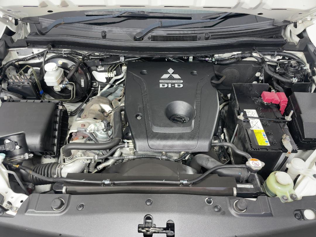 Photo '13' of Mitsubishi Triton