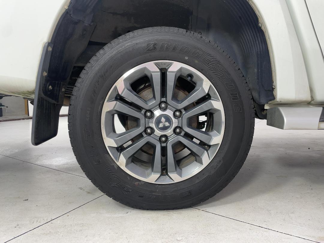 Photo '12' of Mitsubishi Triton