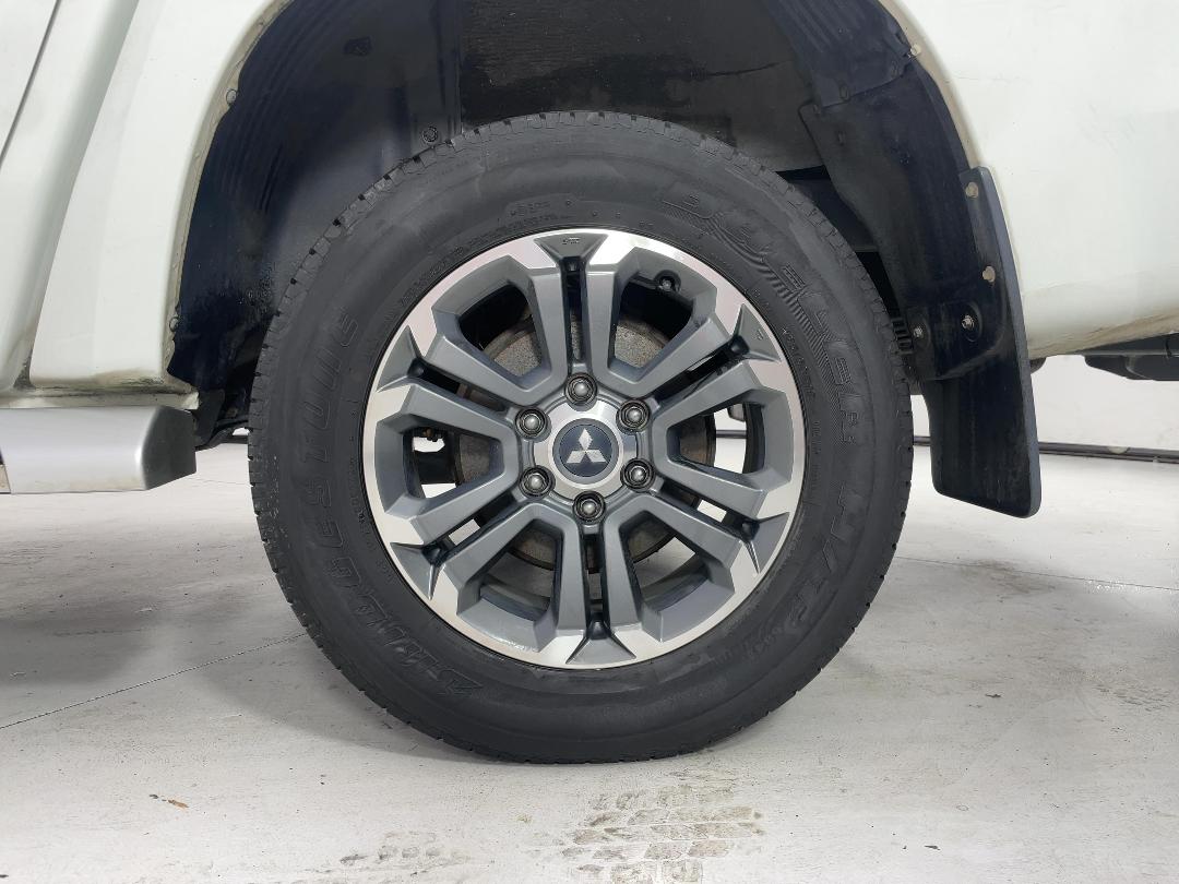 Photo '11' of Mitsubishi Triton