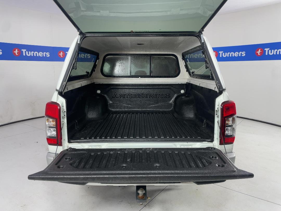 Photo '14' of Mitsubishi Triton