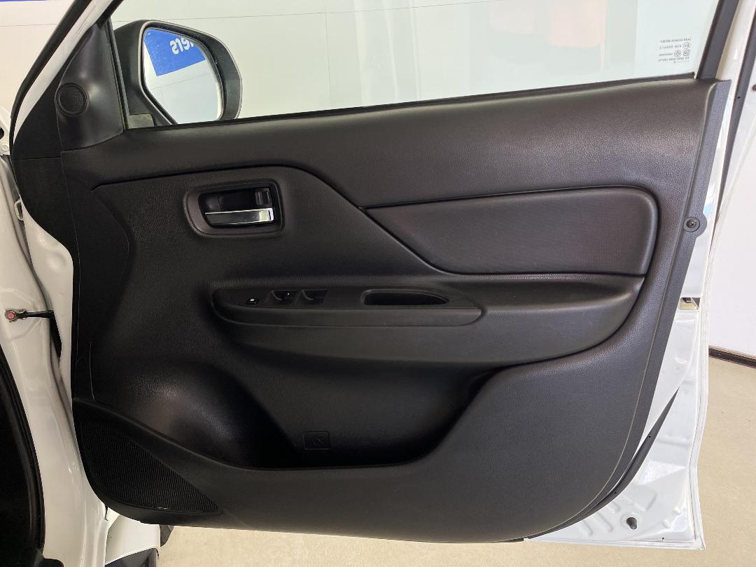 Photo '15' of Mitsubishi Triton Photo '15' of Mitsubishi Triton