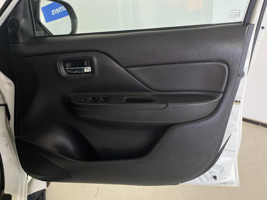 Photo '15' of Mitsubishi Triton Photo '15' of Mitsubishi Triton