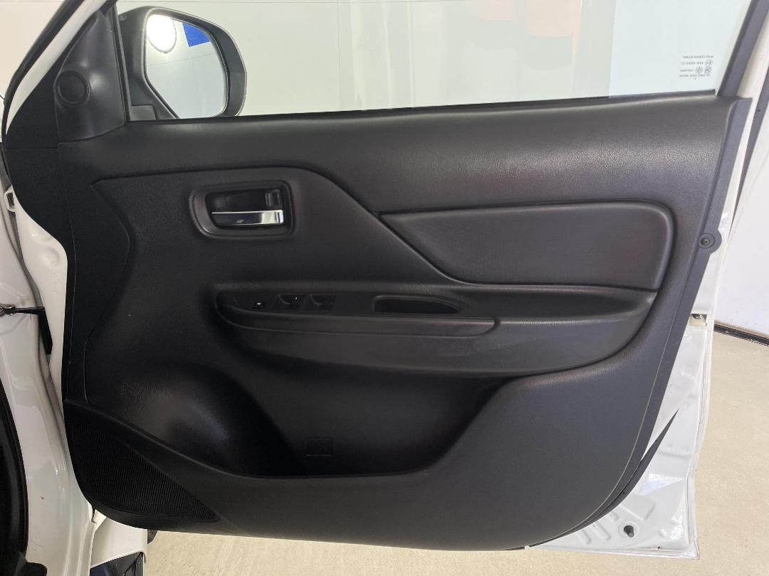 Photo '15' of Mitsubishi Triton Photo '15' of Mitsubishi Triton