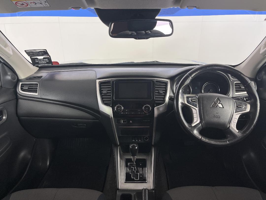 Photo '17' of Mitsubishi Triton Photo '17' of Mitsubishi Triton