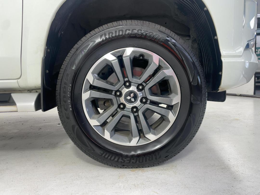 Photo '9' of Mitsubishi Triton