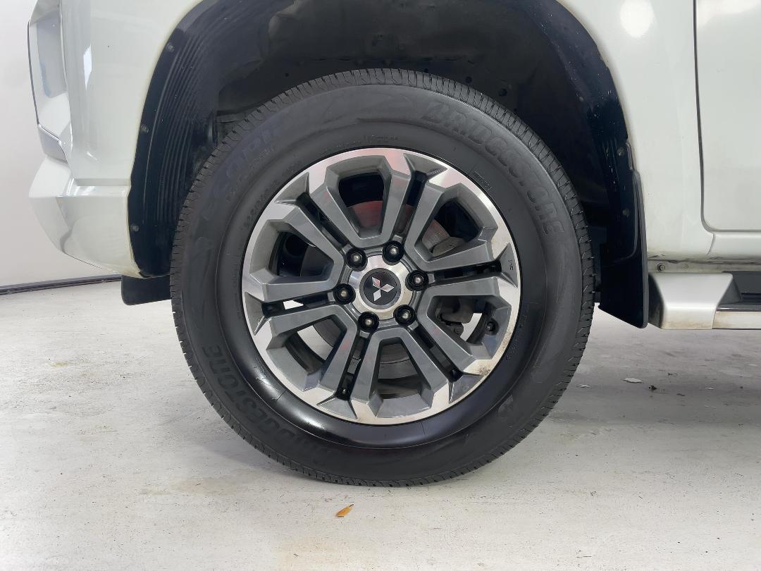 Photo '10' of Mitsubishi Triton