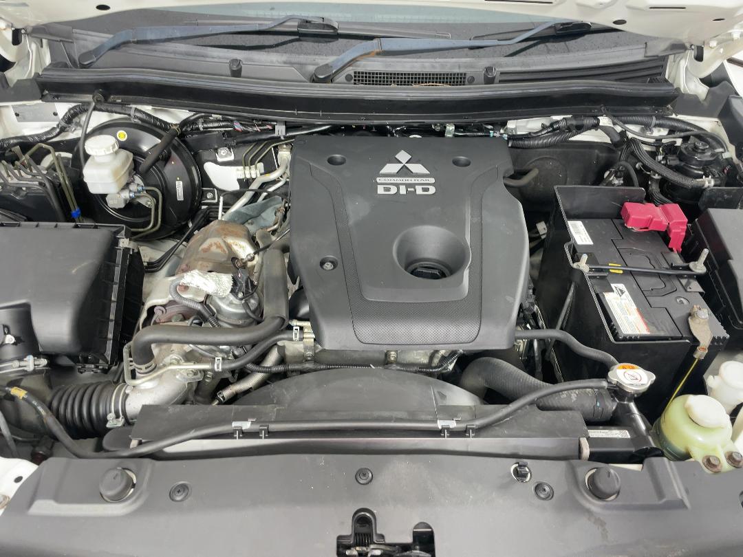 Photo '13' of Mitsubishi Triton