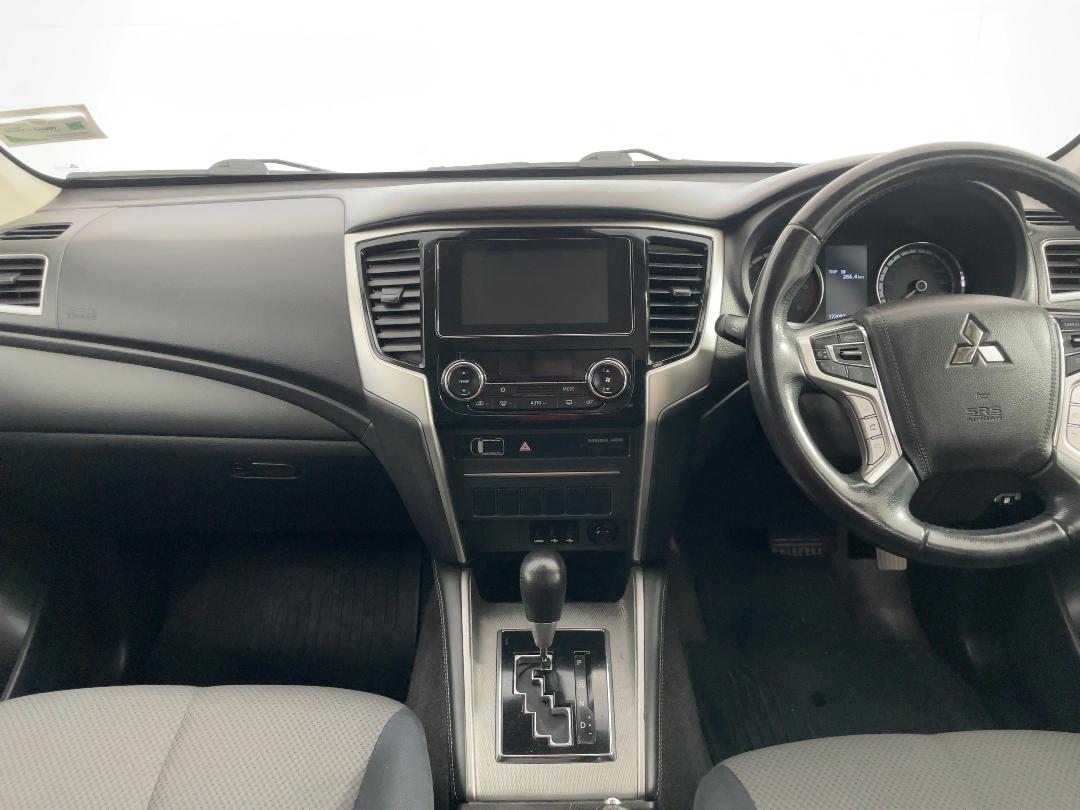 Photo '17' of Mitsubishi Triton