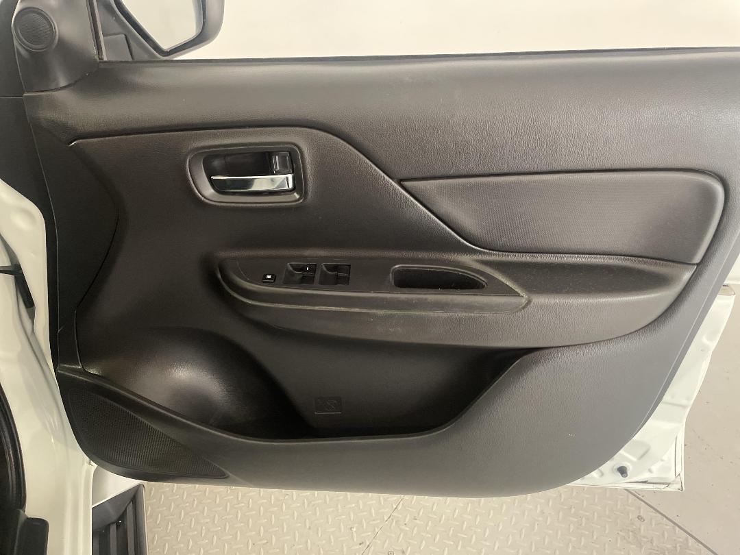 Photo '15' of Mitsubishi Triton Photo '15' of Mitsubishi Triton