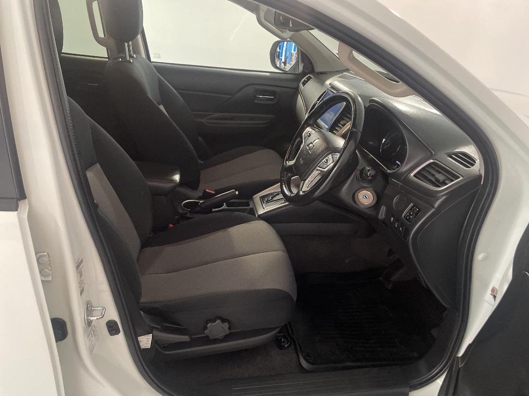 Photo '16' of Mitsubishi Triton Photo '16' of Mitsubishi Triton