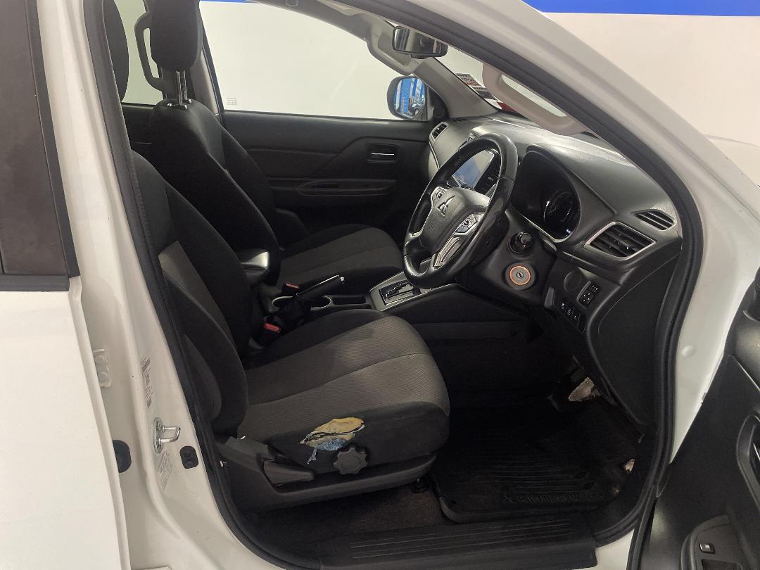 Photo '16' of Mitsubishi Triton Photo '16' of Mitsubishi Triton