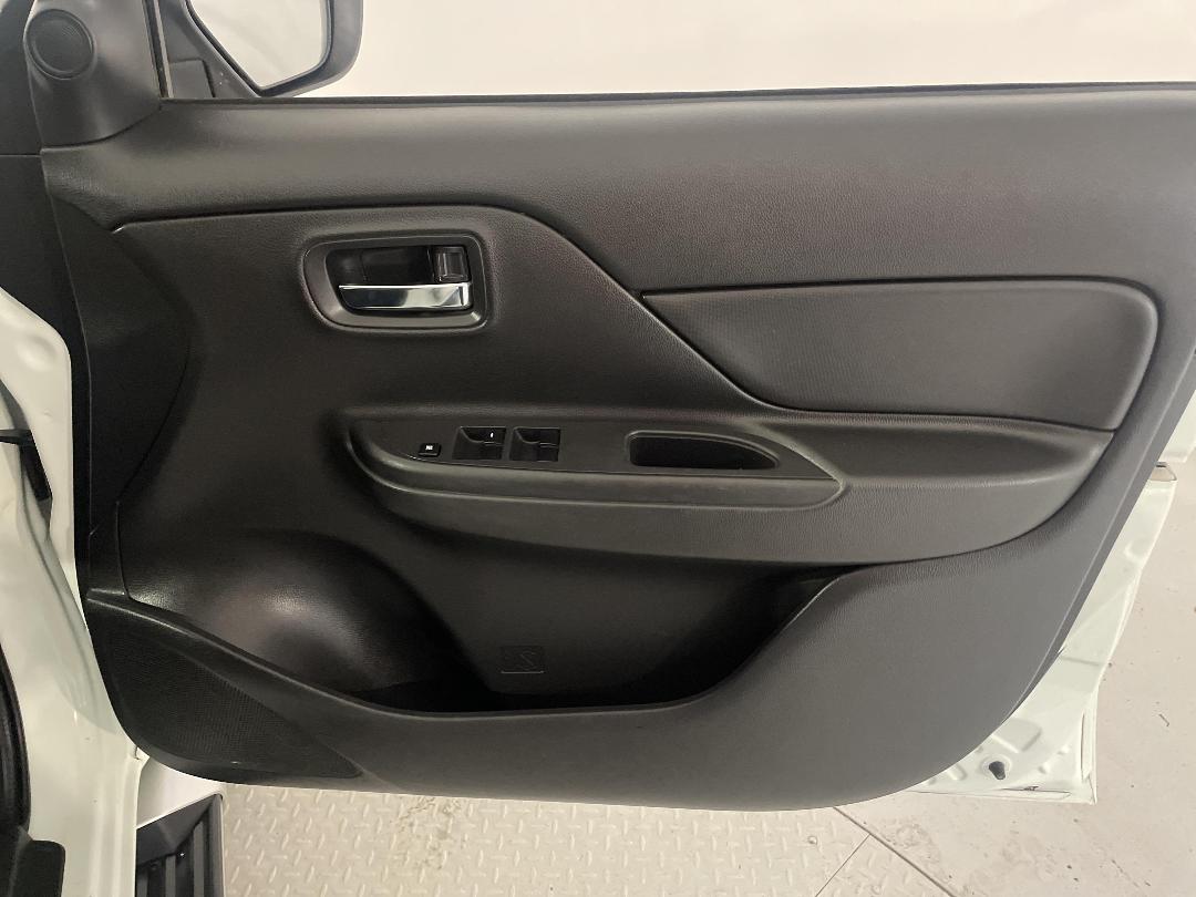 Photo '15' of Mitsubishi Triton Photo '15' of Mitsubishi Triton