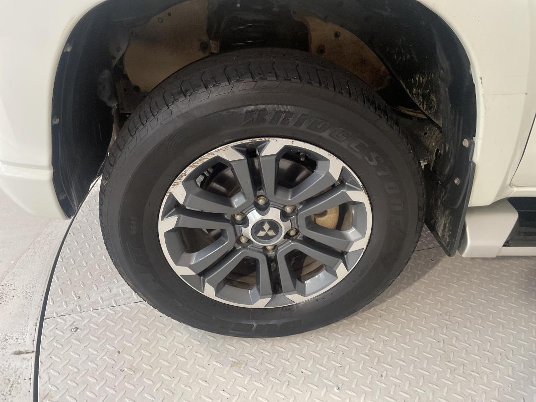 Photo '10' of Mitsubishi Triton