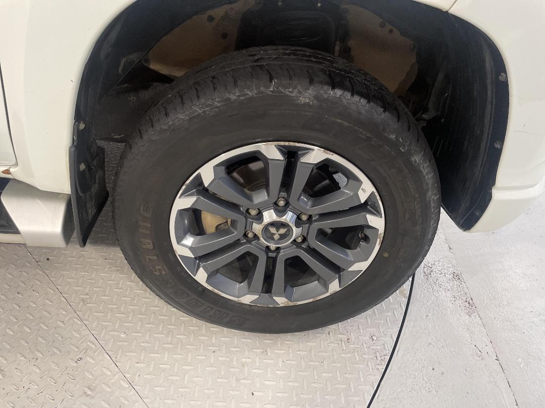 Photo '9' of Mitsubishi Triton