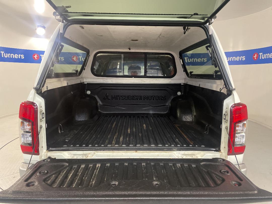 Photo '14' of Mitsubishi Triton