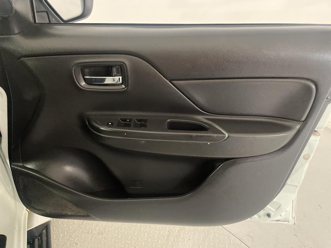 Photo '15' of Mitsubishi Triton