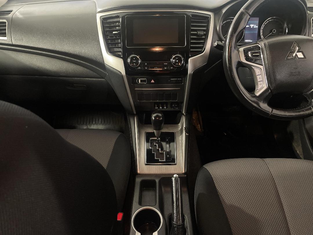 Photo '18' of Mitsubishi Triton