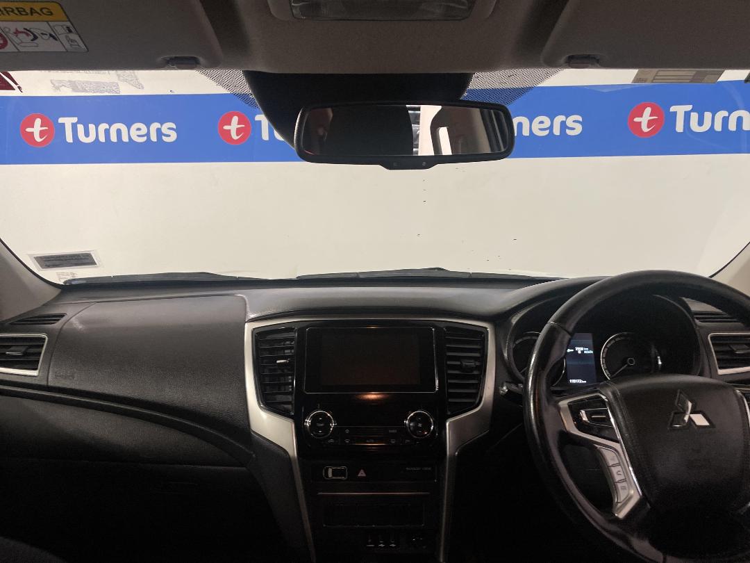 Photo '17' of Mitsubishi Triton