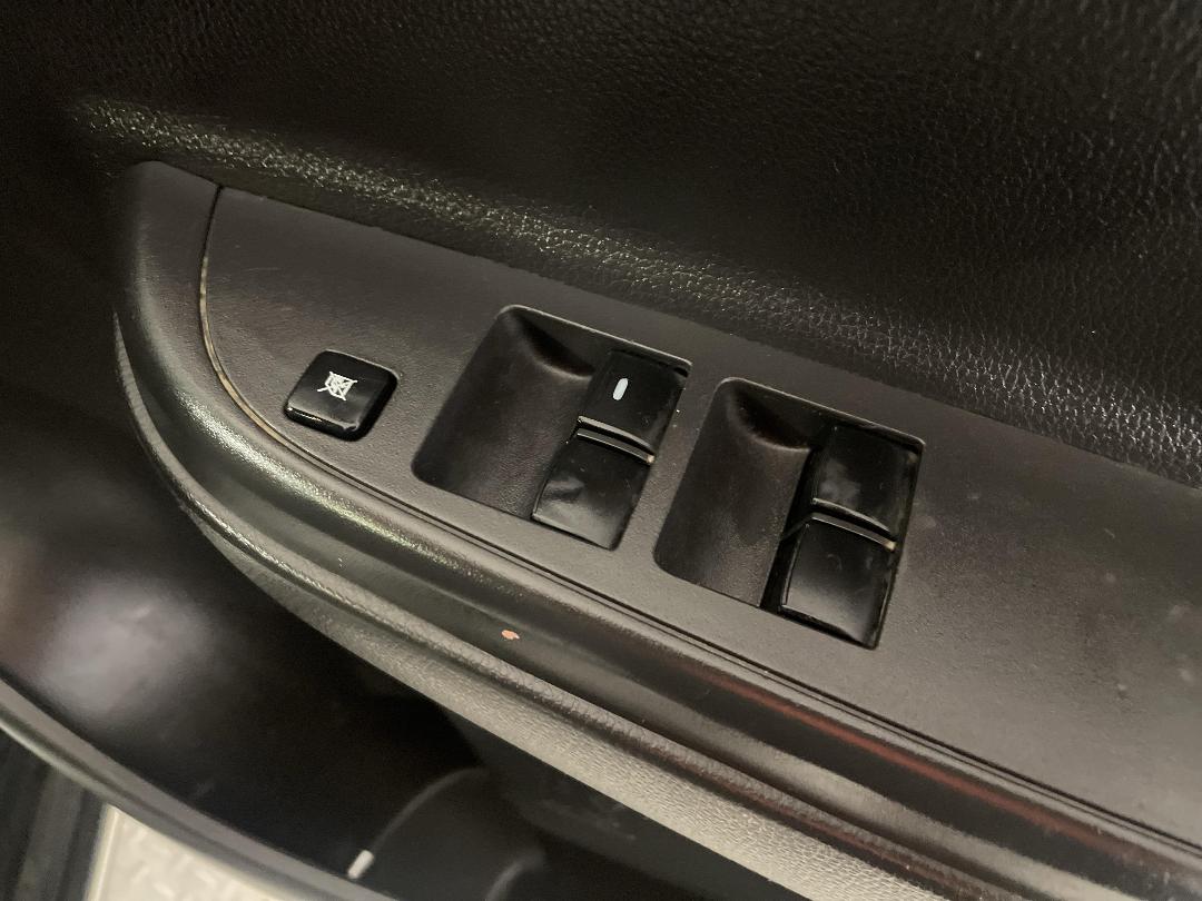 Photo '24' of Mitsubishi Triton