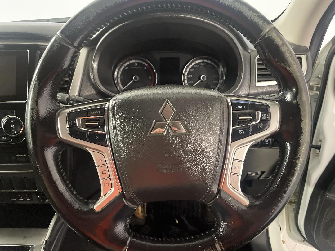 Photo '28' of Mitsubishi Triton