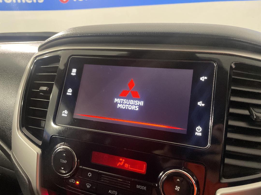 Photo '29' of Mitsubishi Triton