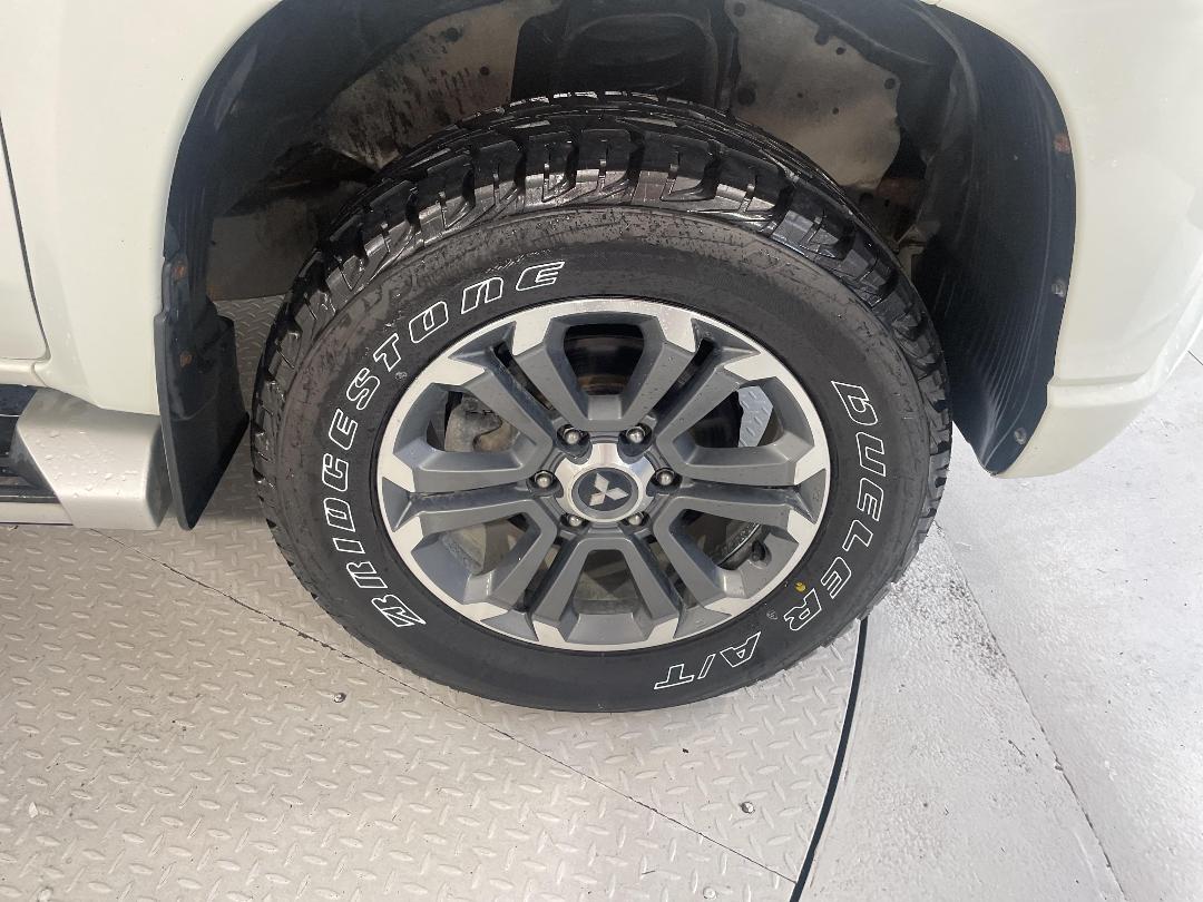 Photo '9' of Mitsubishi Triton