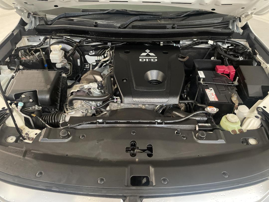 Photo '13' of Mitsubishi Triton