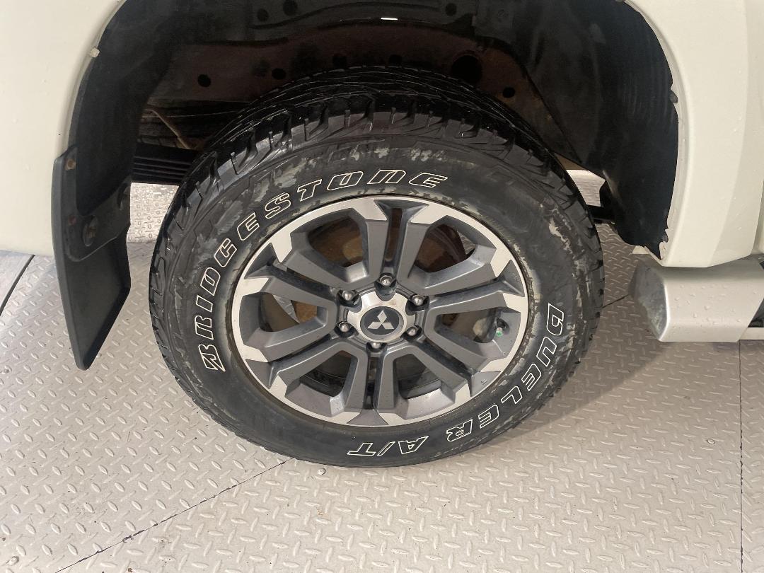 Photo '12' of Mitsubishi Triton