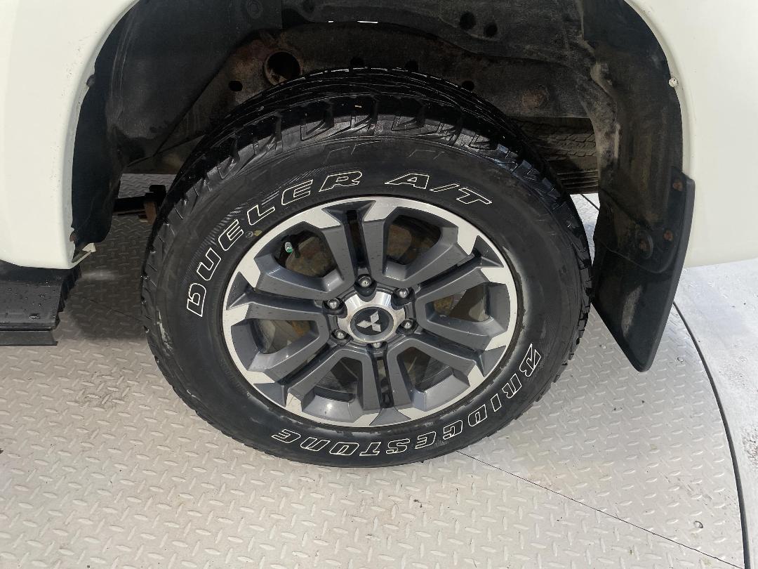 Photo '11' of Mitsubishi Triton